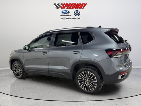 Certified 2025 Volkswagen Taos SE image 6