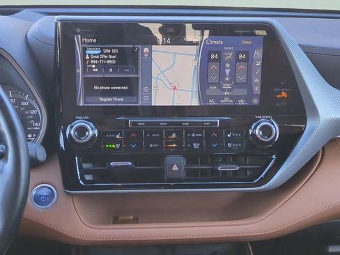 Used 2021 Toyota Highlander Platinum image 25