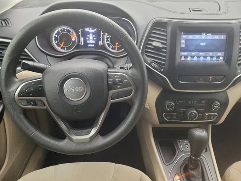 Used 2021 Jeep Cherokee Latitude w/ Mobile Office Group image 22