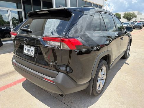 Used 2025 Toyota RAV4 XLE w/ Convenience Package AWD/4WD image 5