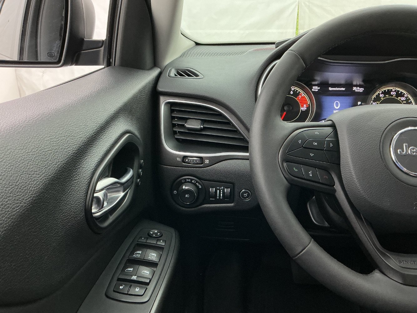 Used 2021 Jeep Cherokee Trailhawk w/ Premium Leather Package AWD/4WD image 32