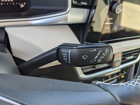 Certified 2025 Volkswagen Taos SE image 31