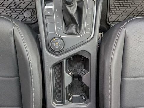 Used 2020 Volkswagen Tiguan SE R-Line AWD/4WD image 17