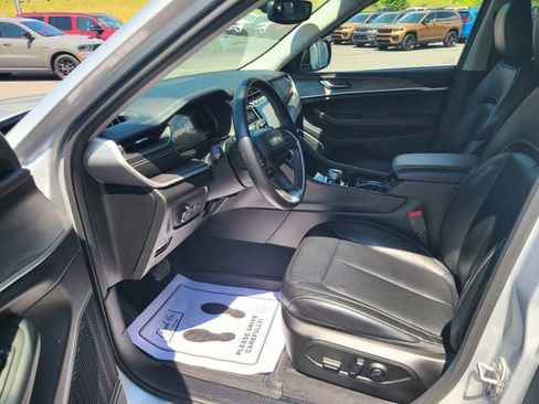 Used 2021 Jeep Grand Cherokee L Limited AWD/4WD image 11
