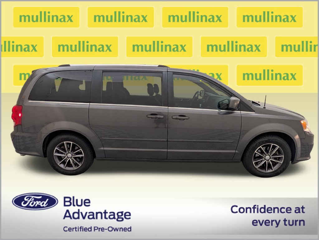 Used 2017 Dodge Grand Caravan SXT FWD image 2