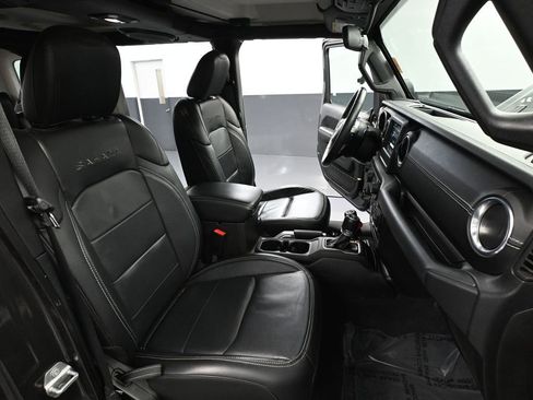 Used 2018 Jeep Wrangler Unlimited Sahara image 46