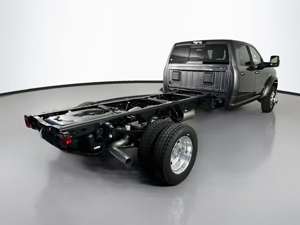New 2026 RAM 4500 4x4 Crew Cab DRW w/ Laramie Trim Package image 7