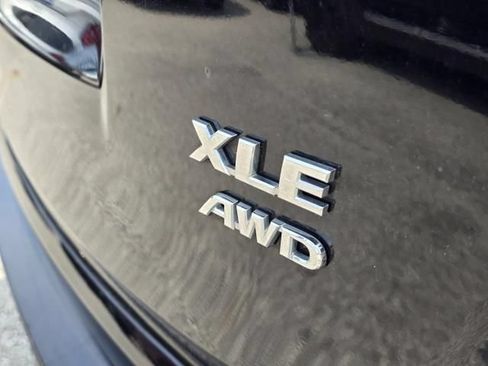 Used 2018 Toyota RAV4 XLE w/ Plus Extra Value Package AWD/4WD image 6