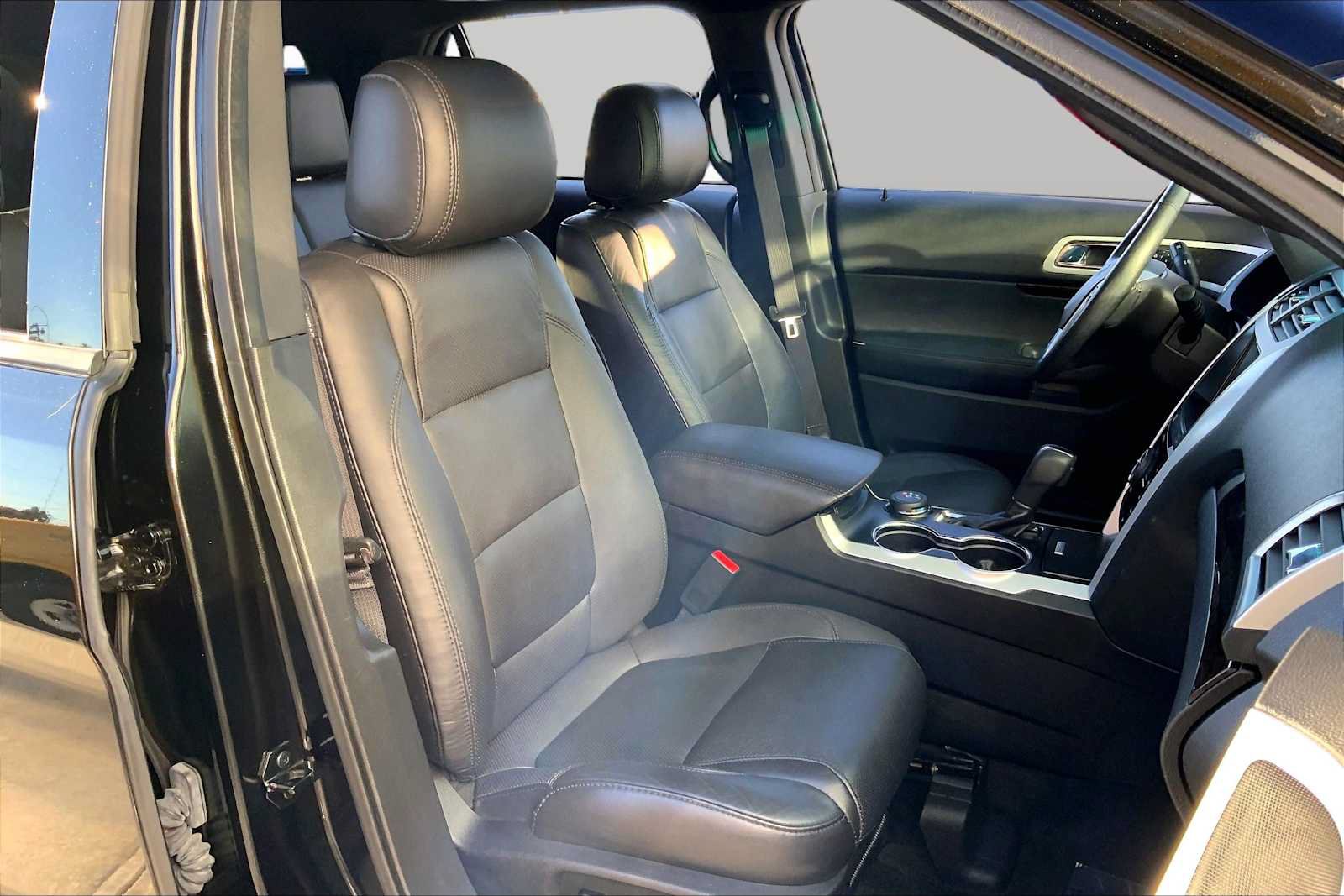 Used 2015 Ford Explorer Limited w/ Equipment Group 302A AWD/4WD image 8
