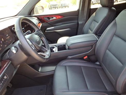 Used 2025 Chevrolet Traverse Z71 AWD/4WD image 3