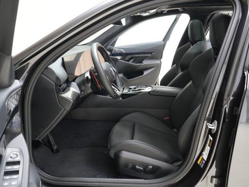 Used 2025 BMW M5 w/ Executive Package image 30