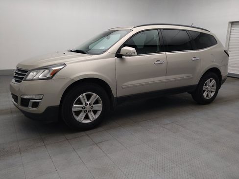Used 2017 Chevrolet Traverse LT w/ Style and Technology Package FWD image 2