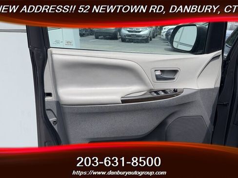 Used 2019 Toyota Sienna XLE Premium AWD/4WD image 11
