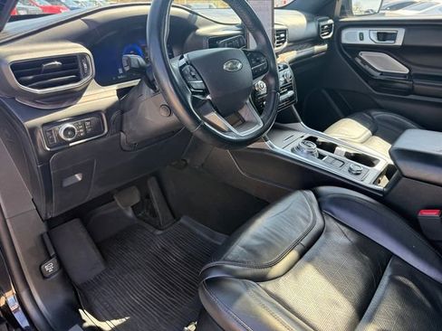 Used 2022 Ford Explorer Platinum w/ Equipment Group 601A AWD/4WD image 16