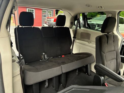 Used 2019 Dodge Grand Caravan SE FWD image 25