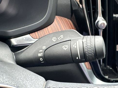 Used 2024 Volvo S60 B5 Plus image 29