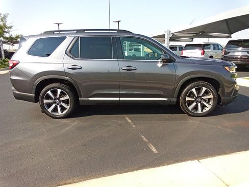 Certified 2025 Honda Pilot Elite image 2