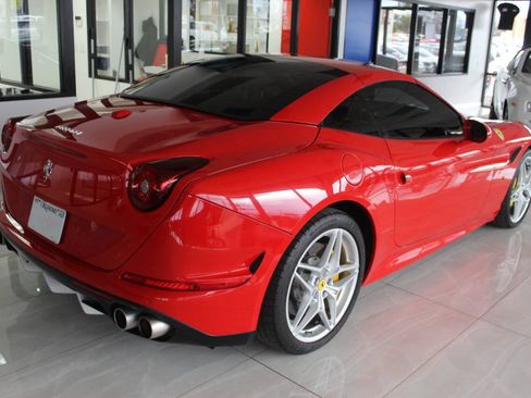 Used 2016 Ferrari California T RWD image 3