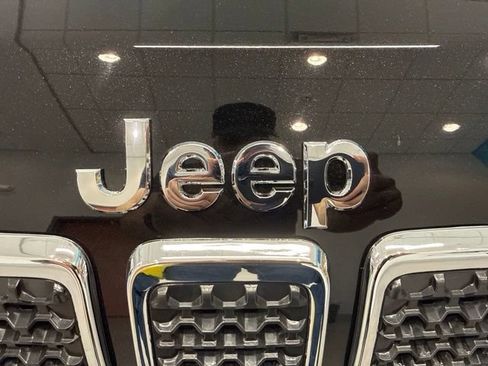 Used 2019 Jeep Cherokee Limited AWD/4WD image 12