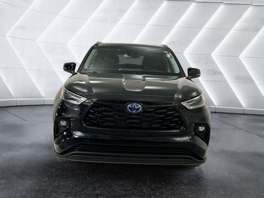 Used 2024 Toyota Highlander XLE AWD/4WD image 2