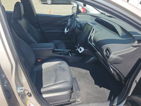 Used 2017 Toyota Prius Prime Advanced FWD image 10