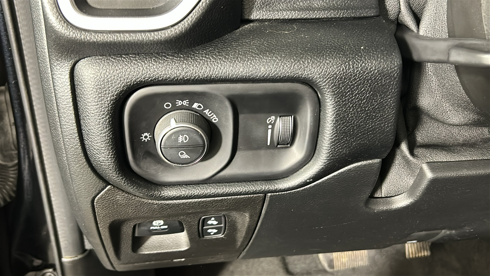 Used 2022 RAM 1500 Big Horn AWD/4WD image 23