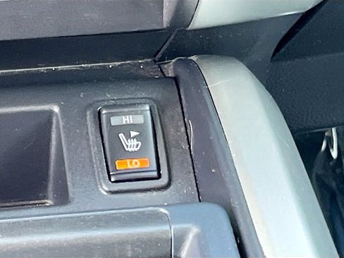 Used 2020 Nissan Titan SV w/ SV Convenience Package RWD image 20