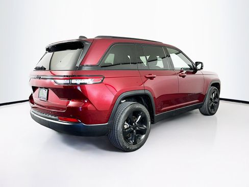 Used 2023 Jeep Grand Cherokee Altitude image 9