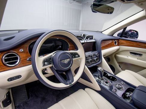 New 2025 Bentley Bentayga image 12