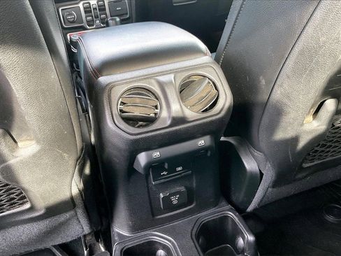 Certified 2020 Jeep Gladiator Rubicon w/ Dual Top Group image 17