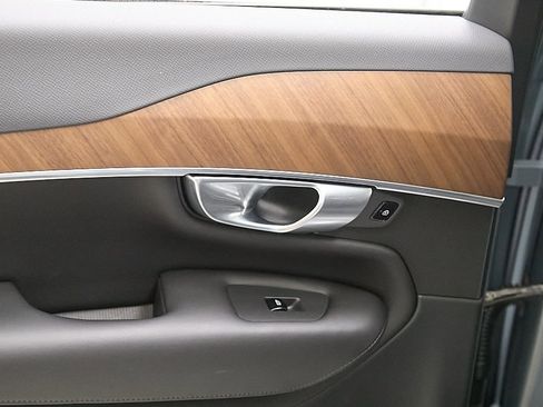 Used 2023 Volvo XC90 B5 Plus image 20