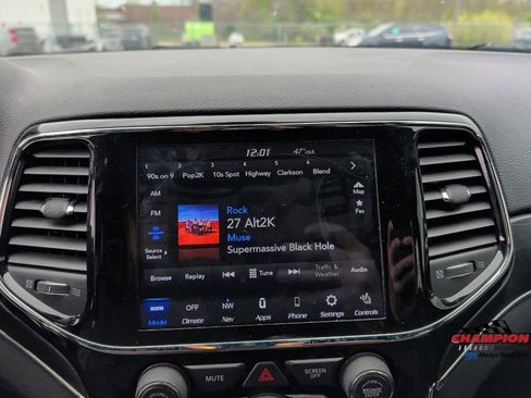 Used 2019 Jeep Grand Cherokee Limited AWD/4WD image 18
