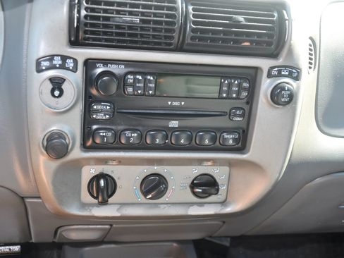 Used 2004 Ford Explorer Sport Trac XLT image 37