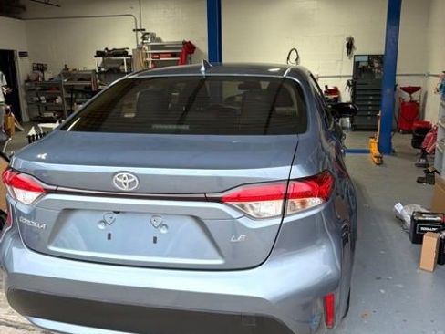 Used 2021 Toyota Corolla LE image 4