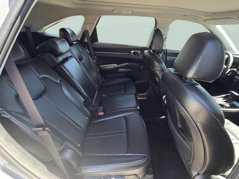 Used 2025 Kia Sorento S w/ Panoramic Sunroof Package FWD image 13
