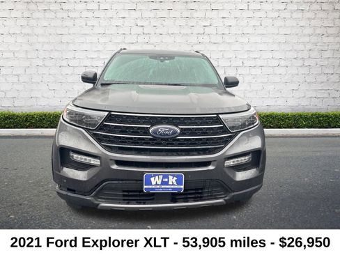 Used 2021 Ford Explorer XLT w/ Equipment Group 202A image 6