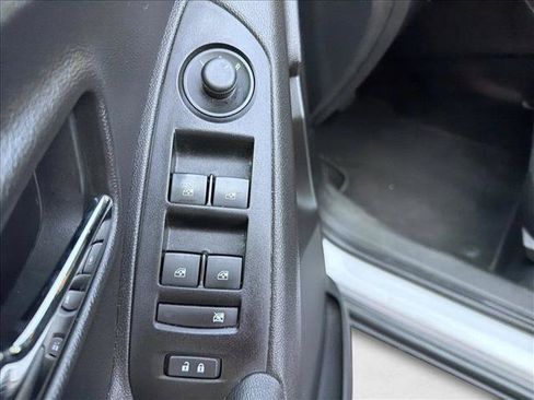Used 2020 Chevrolet Trax LT AWD/4WD image 9