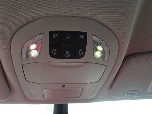 Used 2023 Chrysler Pacifica Touring-L image 26