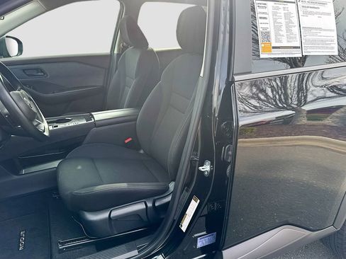 Used 2023 Nissan Rogue S image 19