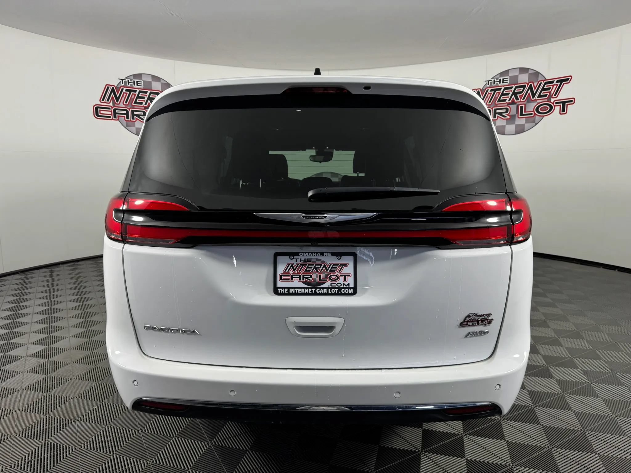 Used 2024 Chrysler Pacifica Touring-L AWD/4WD image 6