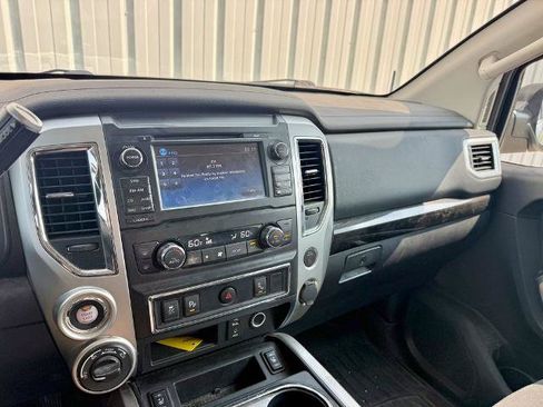 Used 2018 Nissan Titan SV w/ SV Convenience Package AWD/4WD image 15