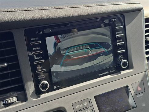 Used 2019 Toyota Sienna XLE image 20