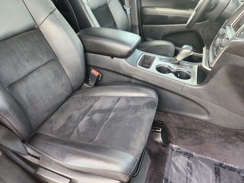 Used 2018 Jeep Grand Cherokee Altitude RWD image 13