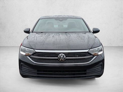 Used 2024 Volkswagen Jetta SE FWD image 2