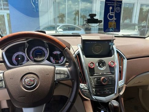 Used 2011 Cadillac SRX Luxury FWD image 2