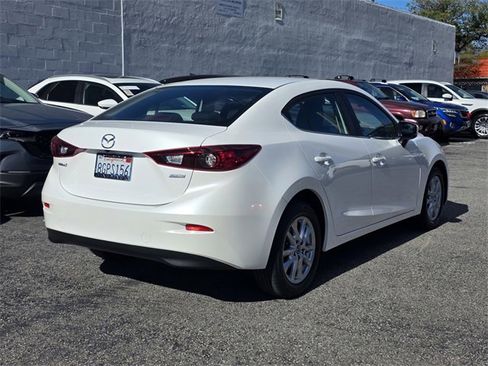 Used 2018 MAZDA MAZDA3 Sport w/ Preferred Equipment Package image 4