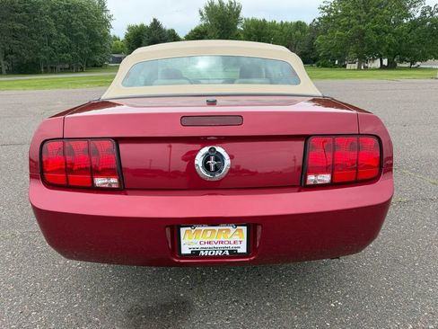 Used 2007 Ford Mustang Convertible RWD image 4