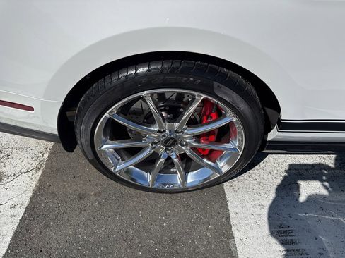 Used 2010 Ford Mustang Shelby GT500 RWD image 18