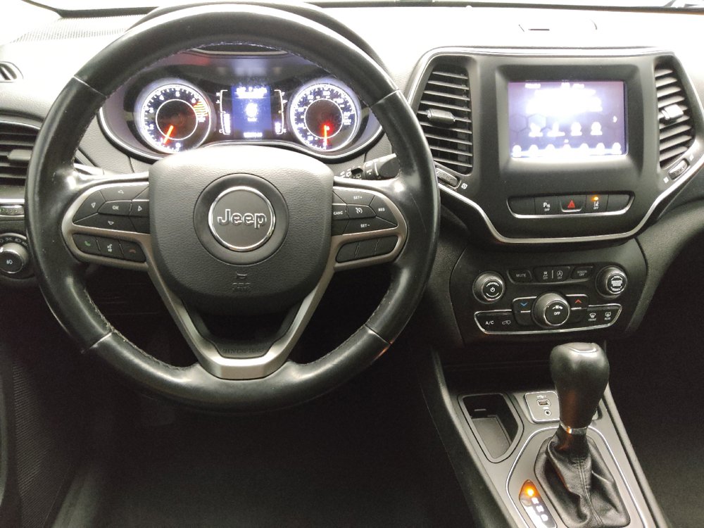 Used 2021 Jeep Cherokee Latitude Plus FWD image 22