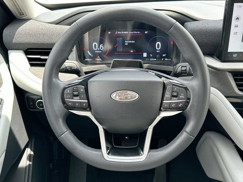 Used 2025 Ford Explorer Platinum w/ Ultimate Package AWD/4WD image 18